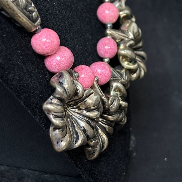 Chunky Pink Beads And Silver Tone Flowers Necklace & Pierced Earrings Set (4275) - Picture 5 of 9